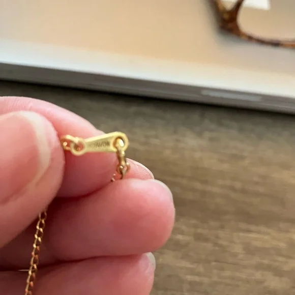 Vintage Avon Gold Dove Necklace—17” - Picture 3 of 4